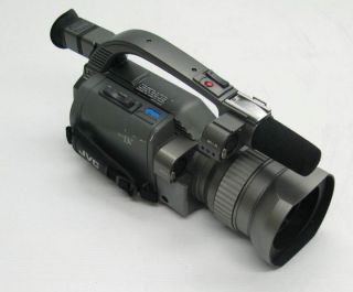 JVC 3CCD 14x DV Video Camcorder GY DV300U with Ka DV300 and