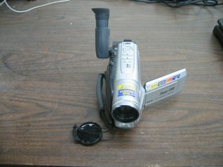 JVC GR SXM250U Compact VHS Camcorder