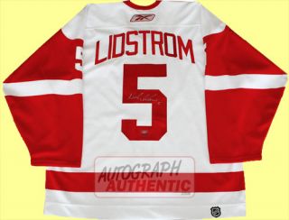 Detroit Red Wings jersey autographed by Nicklas Lidstrom. The jersey