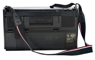 Magnavox D2935 Portable Am FM LW Shortwave SSB Digital Radio Receiver