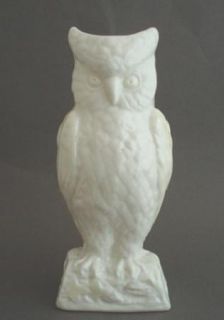 Belleek Giftware Cream Owl Vase 0679 Green Mark