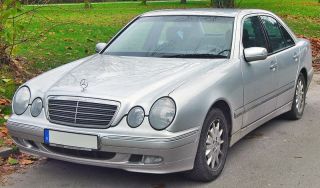Datei:Mercedes E 270 CDI Elegance (W210 Facelift, 1999–2002) front
