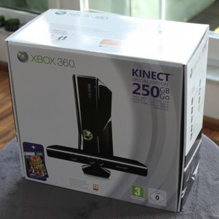 Xbox 360  Konsole Slim 250 GB inkl Kinect Sensor, schwarz glänzend