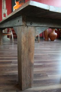 Die sehrschön dazu passenden massiven Holz Stühlekönnen Sie separat