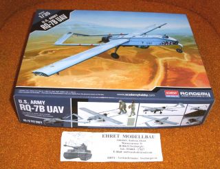 Army RQ 7B UAV mit 2 Figuren und Ständer in 135 von Academy Neu