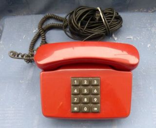 Nostalgie  wunderschönes, funktionsfähiges altes rotes Tastentelefon