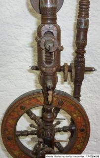 Fränkisches Spinnrad Mitte 19.Jahrhundert mit Zinneinlagen spinning