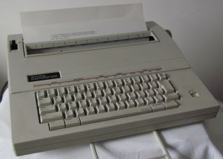 Elektrische Schreibmaschine Privileg Electronic 1620 mit