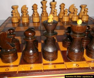 Schach, Sehr schönes Schachspiel aus Holz 45 x 45 cm