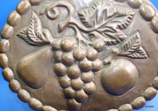 grosse alte Kupferbackform   Stilleben Weintrauben Birne Apfel   34cm