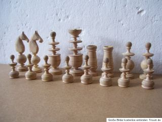 Schöne alte Schach Figuren. Komplett