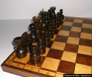 Schach, Sehr schönes Schachspiel aus Holz 45 x 45 cm