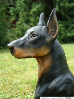 Dobermann Hund sitzend Dekofigur 21 cm hoch NEU Doberman Kampfhund Dog