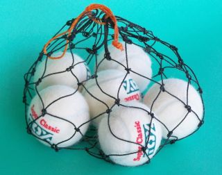 Angebot  7 Stück extraleichte Tennisbälle in Ball Tragnetz