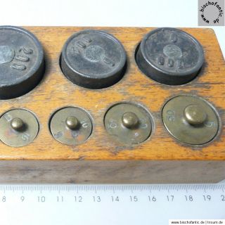 12 x Eisen/Messing Gewichte antik Gewichtskasten Waage xxl Bilder in