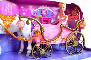 Schӧne Kutsche mit der Prinzessin und dem Pferd mit Licht und Ton