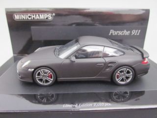Porsche 911 turbo GT2 2010 grau matt 143 Minichamps Limited Edition