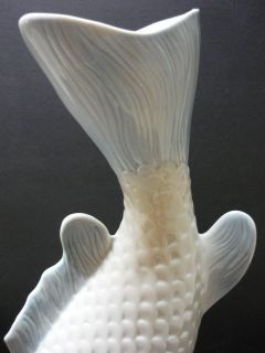 Ausgefallene Vase, Porzellan in der Form eines Fisches