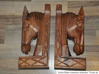Alte Buchstützen aus Holz Pferde Pferdeköpfe Schnitzerei