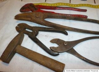 Konvolut altes Werkzeug Zange massiv Hammer Schere rostig antik DDR