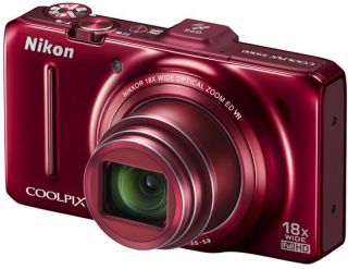 Nikon Coolpix S9300 rot Digitalkamera + Mega Kit 16   HDMI GPS 3Zoll