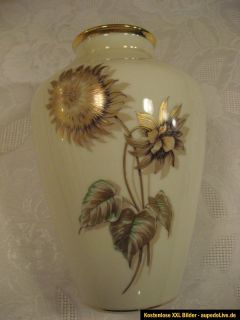 In weiteren Auktionen biete ich noch weitere Vasen mit diesem Dekor an