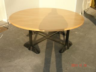 Tisch rund Durchmesser 200cm mit massiven Untergestell, Ø200cm