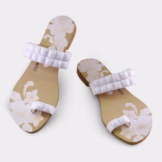 Light footed White Flats Sandals Womens Shoes US09: Shoes