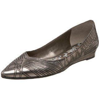 Womens Illysa Laser Etched Pointy Toe Flat,Pewter,6 M US Shoes