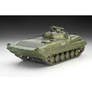 Revell   03083   BMP 2   Dim. 36.8 cm x 5.9 cm   échelle 135… Voir
