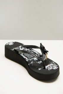 Juicy Couture  Carmen Black Flip flops for women
